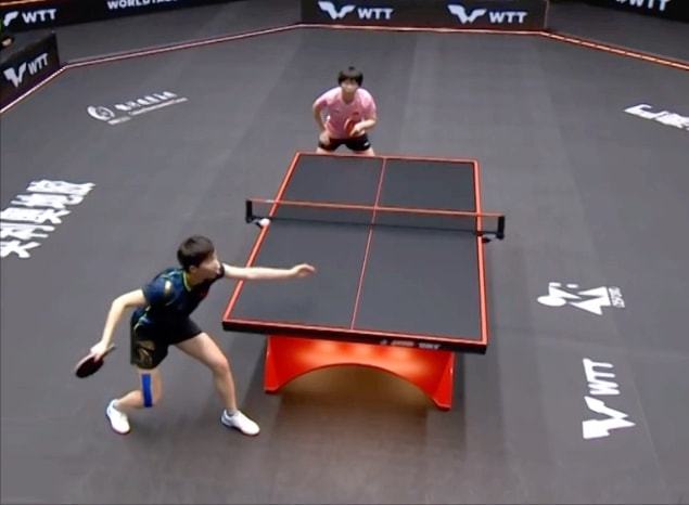 着他对游泳 着他对游泳